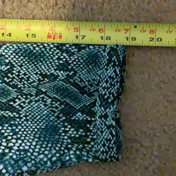 🌿 Dana Buchman Snake Print Top 🌿 - Picture 7 of 9